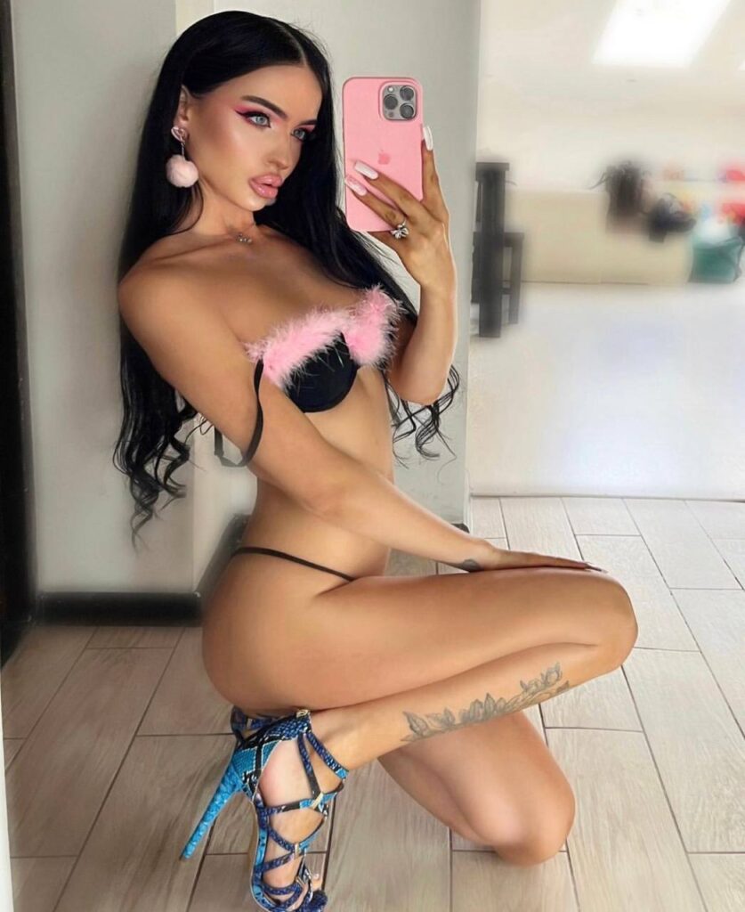 Эскорт-модель Лесли Drive Models