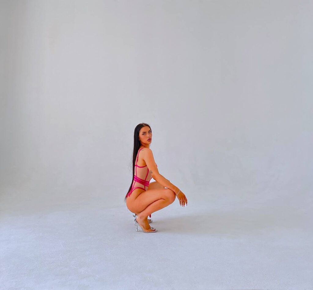 Эскорт-модель Сьюзи Drive Models